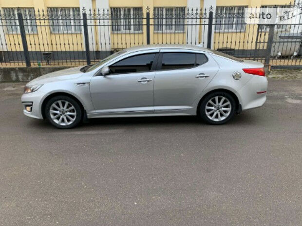 Kia K5 2014 року