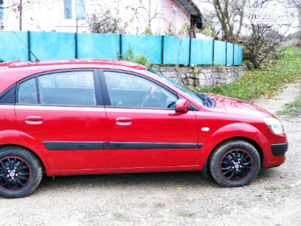 Киа Рио 2007 року Kia Rio 2007 року