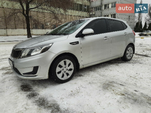 Киа Рио 2012 року Kia Rio 2012 року