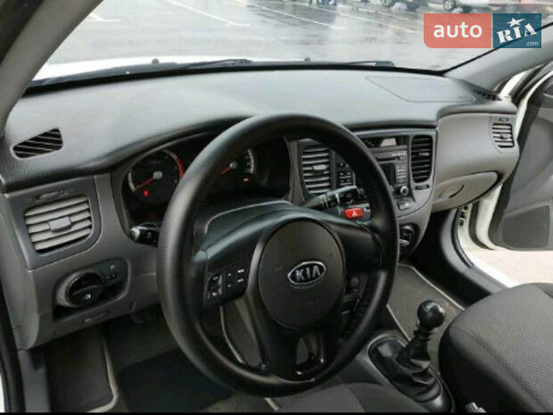 Kia Rio 2010 года