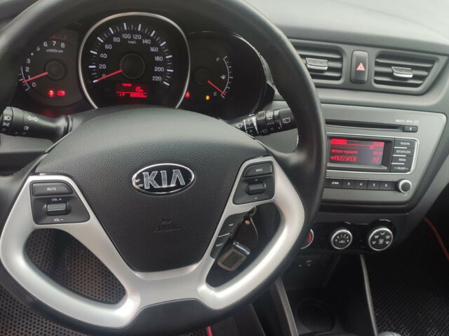 Kia Rio 2015 року