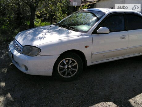Kia Rondo 2003 года