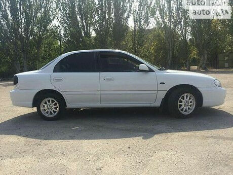 Kia Rondo 2003 года