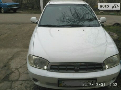 Kia Rondo 2003 года