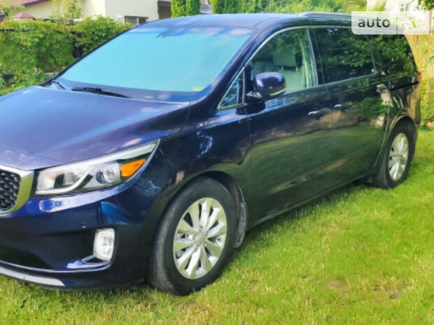 Kia Sedona 2017 года