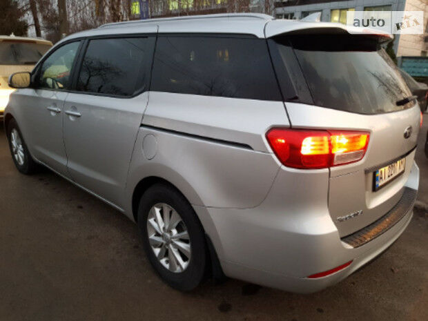 Kia Sedona 2015 года