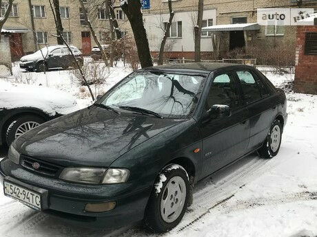 Киа Сефия 1998 року Kia Sephia 1998 року