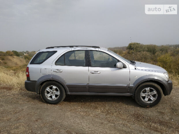 Киа Соренто 2005 року Kia Sorento 2005 року
