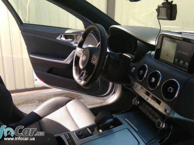 Kia Stinger 2018 года