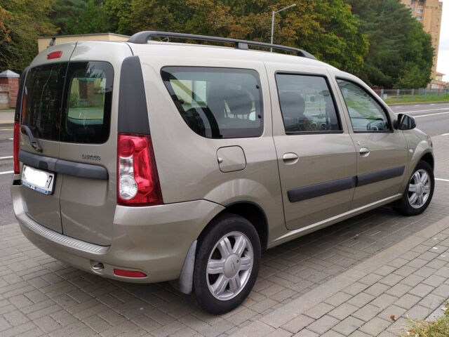 Лада Ларгус 2014 року Lada Largus 2014 року