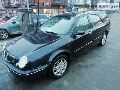 Lancia Lybra 2000 года