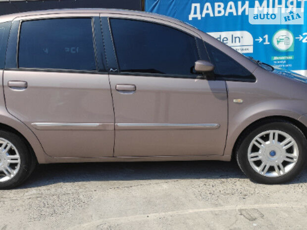 Лянча Муса 2009 года Lancia Musa 2009 года