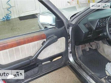 Лянча Тема 1992 года Lancia Thema 1992 года