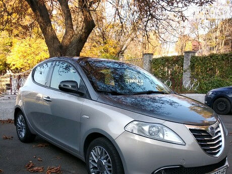 Лянча Ипсилон 2012 года Lancia Ypsilon 2012 года