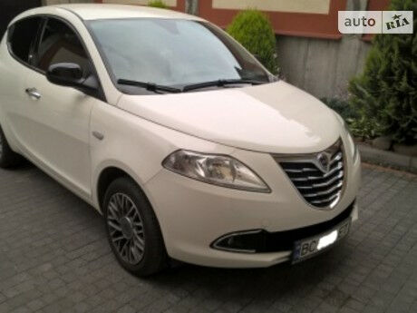 Лянча Ипсилон 2013 года Lancia Ypsilon 2013 года