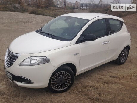 Лянча Ипсилон 2012 года Lancia Ypsilon 2012 года