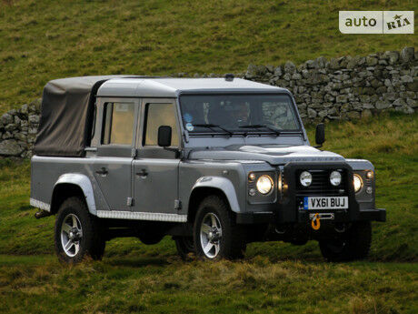 Land Rover Defender 2005 года