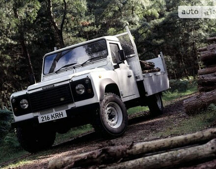 Фото на відгук з оцінкою 4.6   про авто Land Rover Defender 2007 року випуску від автора “sveta-aku” з текстом: Приходилось не один раз ездить на такой машине. Мне она понравилась, на ней везде можно пролезть ...