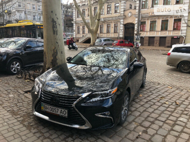 Lexus ES 300 H 2017 року