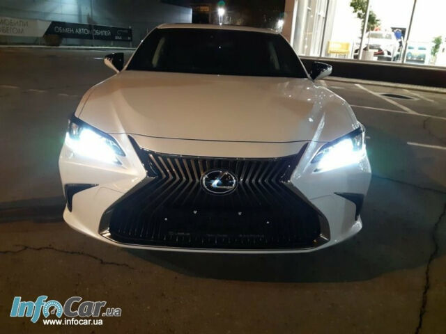 Lexus ES 2018 года