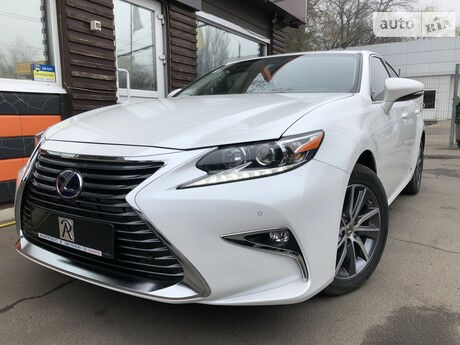 Lexus ES 2016 року