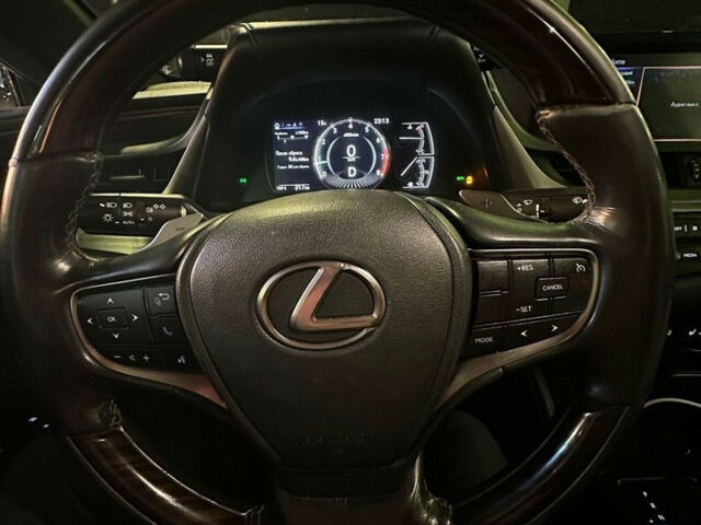 Lexus ES 2018 года