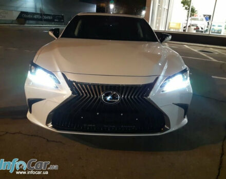 Lexus ES 2018 року