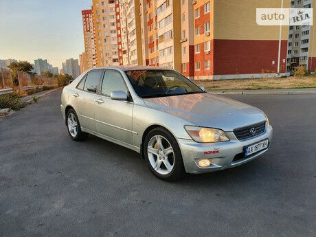 Лексус ИС 2000 года Lexus IS 2000 года