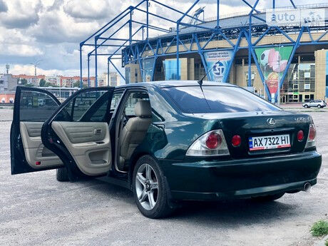 Лексус ИС 2001 года Lexus IS 2001 года