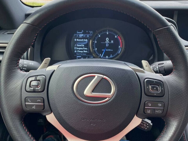 Lexus IS 2017 року