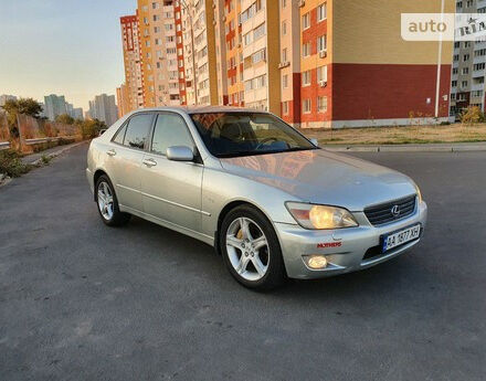 Lexus IS 2000 года