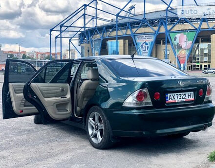 Lexus IS 2001 года