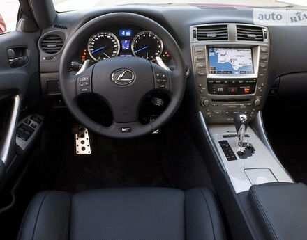 Lexus IS 2012 року