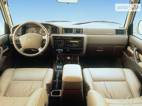 Lexus LX 2001 года