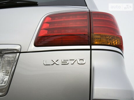 Lexus LX 2000 года