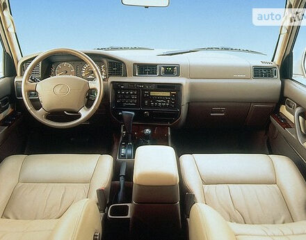 Lexus LX 2001 года