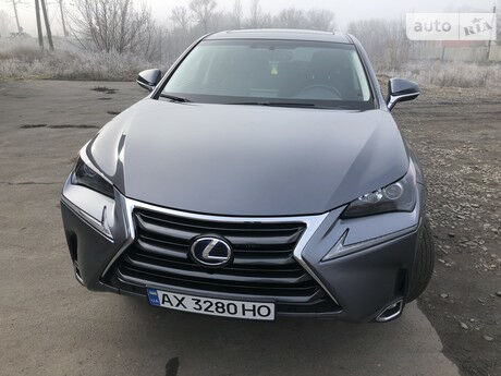 Lexus NX 2015 года