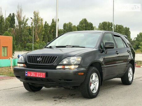 Лексус RX 300 2000 года Lexus RX 300 2000 года