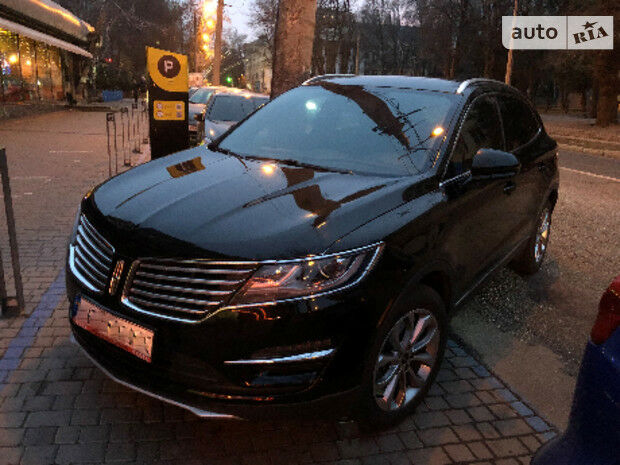Линкольн МКС 2018 року Lincoln MKC 2018 року