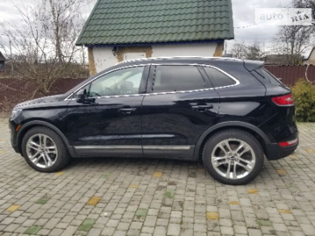 Линкольн МКС 2016 року Lincoln MKC 2016 року