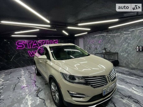 Линкольн МКС 2017 року Lincoln MKC 2017 року