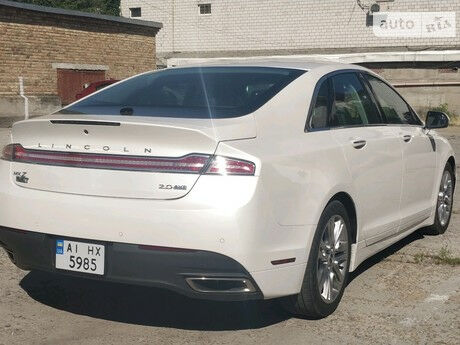 Lincoln MKZ 2013 року