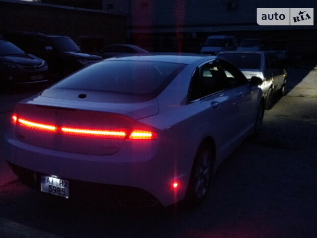 Lincoln MKZ 2013 року