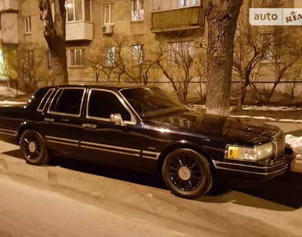 Фото на отзыв с оценкой 4.8 о Lincoln Town Car 1994 году выпуска от автора "Керогаз" с текстом: Рассказывать про "легендарный, уникальный, такой только у меня и у Майкла Джексона автомобиль" я ...