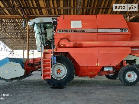 Массей Фергюсон 38 1998 року Massey Ferguson 38 1998 року