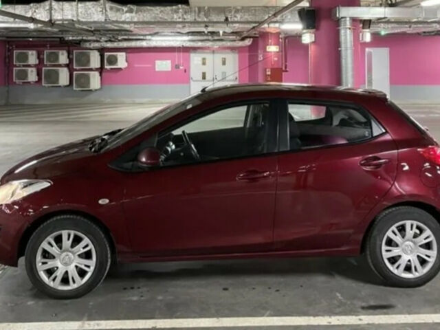 Mazda 2 2011 года