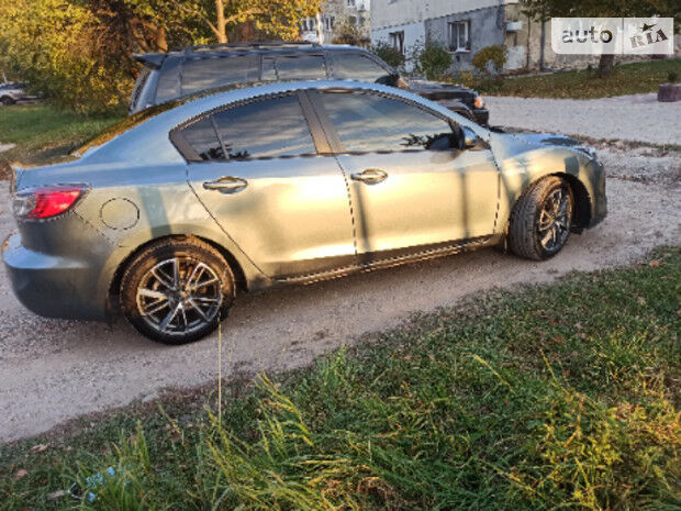 Мазда 3 2011 года Mazda 3 2011 года