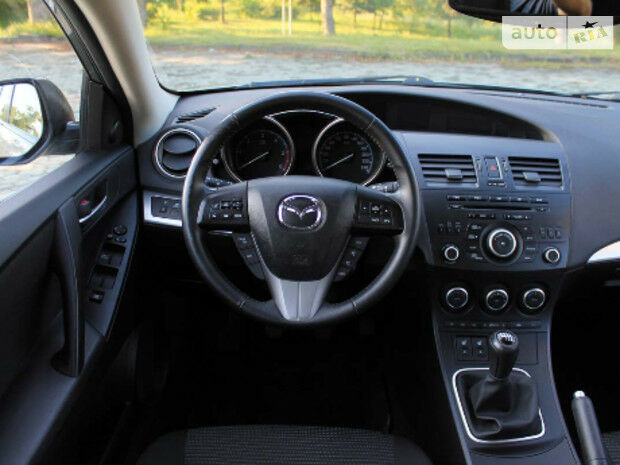 Mazda 3 2012 року