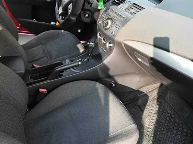 Mazda 3 2012 года