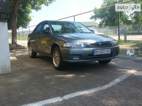 Мазда 323 1997 року Mazda 323 1997 року
